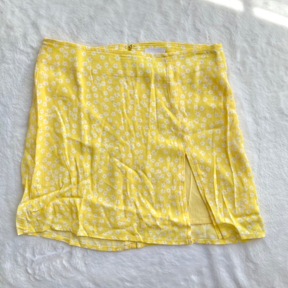 NWT Red Dress Boutique Yellow Floral Print Two Piece Set in Size Small - Picture 10 of 16